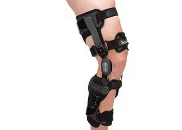 BREG 20135 Brace Functional Left Joint 19.5 21/15.25 16.25 6 Above Mid Patella/Knee Joint 19.5 21/15.25 16.25 Knee Plus Acl/MCL/LCL Polycentric Hinge Padded Straps Condyle Pad Adjustable Strap Circumference Medium 6 Above Mid Patella/Knee 